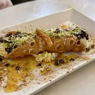 Cannoli.