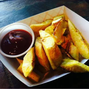 Oh my word!! Delicious plantain chips today in front of NBJ from @cavemantruck!!! Sooooo amazingly good and soooo good for you!
