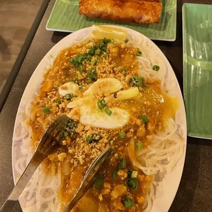 Palabok-sarap to the Max, my daughter approved