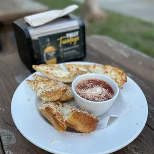 Garlic bread with marinara sauce