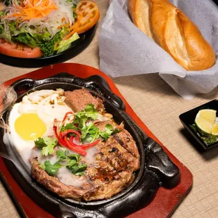 BÁNH MÌ CHẢO / PAN BEEFSTEAK