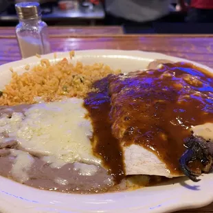 a plate of mexican food