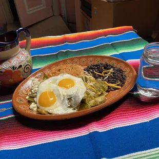 Chilaquiles con huevo Verdes Spicy