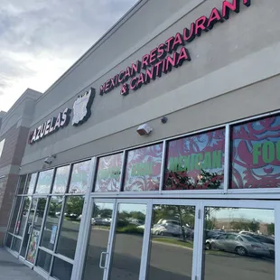 the outside of the restaurant