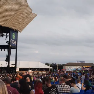 a large crowd of people