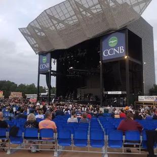 a large crowd of people