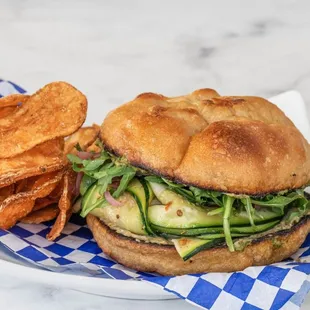 Damn Good Veggie sandwich w/house chips