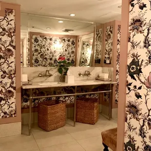 Bathroom-heavy on the chintz decor