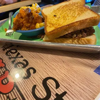 Beef Brisket Sandwich with 2 Sides reg. Bun
