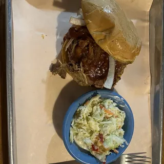 Pulled Pork Sandwich with 1 Side bun