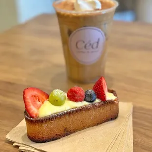 Financier Fruit Tart w/Tiramisu Einspänner