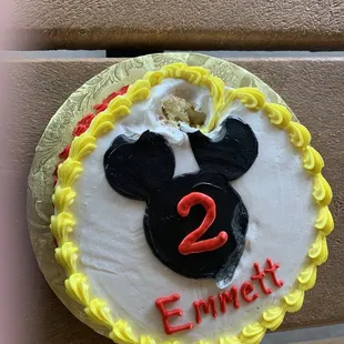 a mickey mouse birthday cake