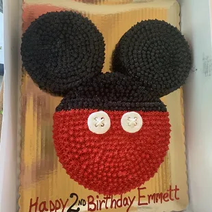 a mickey mouse cake