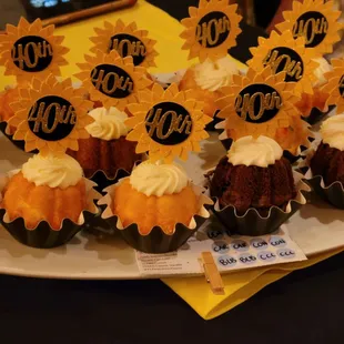 cupcakes, food, dessert