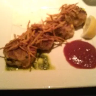 Crab-Scallop Cake Benedict