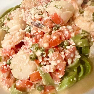 Seafood Fettucini Plate Dinner