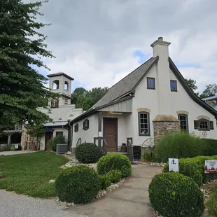 Cedar Creek Winery offers a picturesque and relaxing setting.