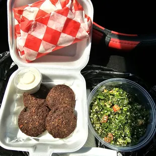 Falafel, taboulleh