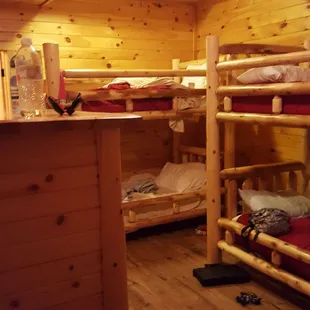 Bunk bed room with 6 beds and large full bath, downstairs