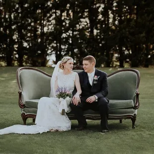 Set in the foothills of Hibriten Mountain, Cedar Rock Country Club is an elegant wedding venue based in Lenoir, North Carolina.