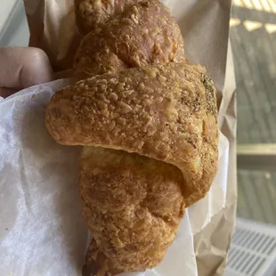 Za&apos;atar croissant