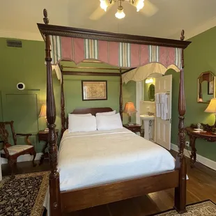 George Washington Suite -- Bedroom 1