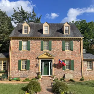 Across from William and Mary College