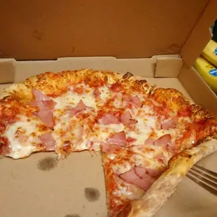 Large ham pizza. It was good. Wish I got the XL.