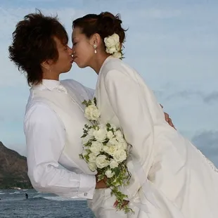 Capture your special moment with the iconic Diamond Head appearing in your backdrop.