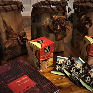 Hawaii Royal Palm Gift Baskets