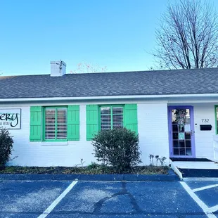 Celery Consignment Boutique stroefront