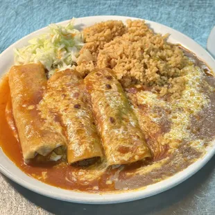 Our large combination plates are sure to satisfy the largest of appetites.