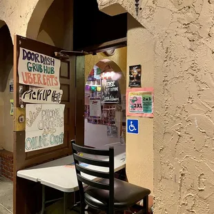 Outdoor to-go pick up table