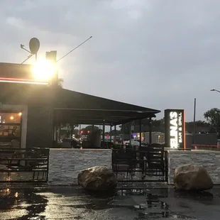 the outside of the restaurant