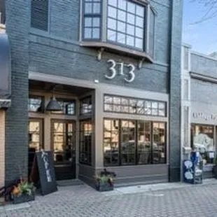 Amazing gem of a wine bar. Must visit.