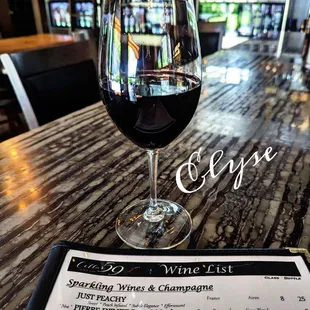 Eylyse: Black cherry, red plum,vanilla