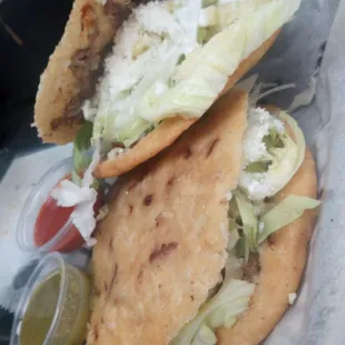 Gorditas de chicharrón prensado a la orden
Gracias por comprár en CEMITAS POBLANAS ANDREAS.