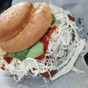 Cemitas Poblanas con auténtico quesillo oaxaqueño chipote o jalapeño Aguacate y Papalo