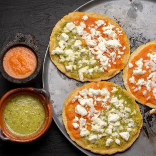 Picaditas con Salsa Y Queso