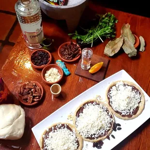 MEMELITAS Y MEZCAL AUTENTICO ARTESANAL