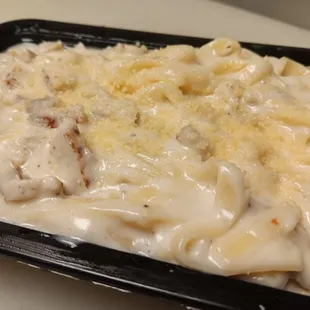 Fettuccine Alfredo with chicken