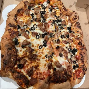Delivered Room temperature Olive and sausage pizza maybe involved in a side show. Lol