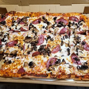 I paid 60$ for pet pleasure meal and got 1/2 the toppings!