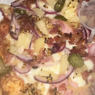 Medium Hawaiian Delight Pizza