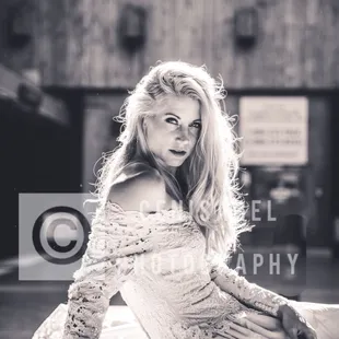 Looking for a non traditional photographer ? Wanting to look like a model, glamorous, fashion edgie, just message me.