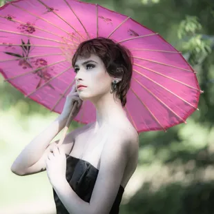 Looking for a non traditional photographer ? Wanting to look like a model, glamorous, fashion edgie, just message me.