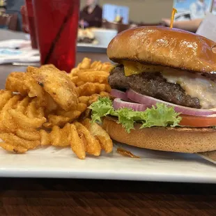 Cheeseburger with waffle fries