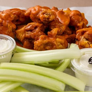 fried chicken wings, bbq wings, poultry, chicken wings and fried chicken, bbq chicken, fried chicken, chicken wings, food, chicken