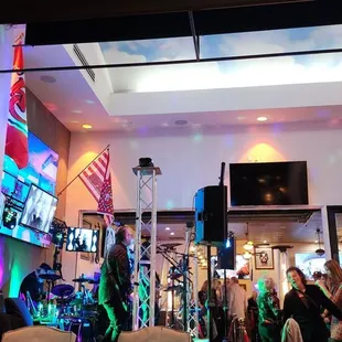 Life music, good for dancing. Very good barbecue wings...