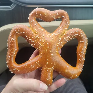 a hand holding a pretzel